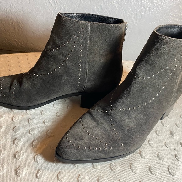 GREY CITY WOMEN'S WENDY STUDDED BOOTIE,IRON GREY - Picture 8 of 16